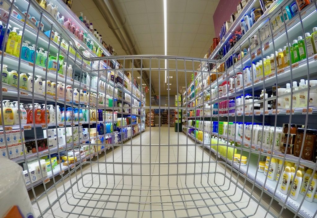 Fare la spesa cambia: cosa prevede il nuovo regolamento europeo sugli imballaggi 1 Fare la spesa al supermercato implica acquistare un indeterminato numero di prodotti con pesanti imballaggi