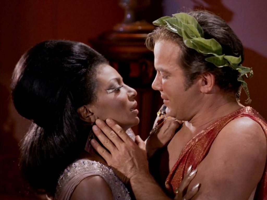 bacio uhura e kirk