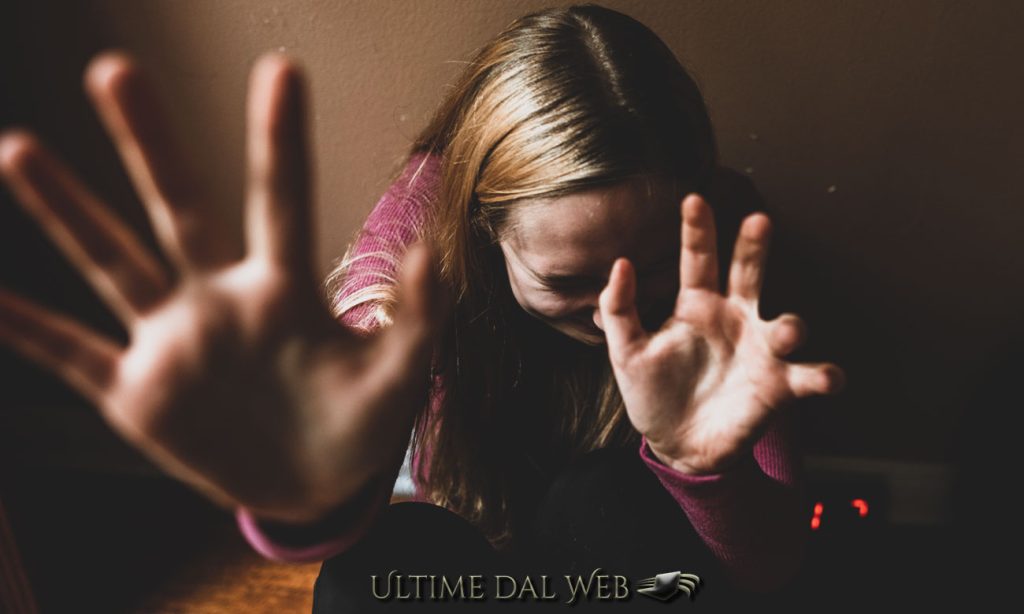 ragazza piange violenza