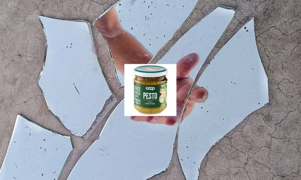 pezzi di vetro nel pesto