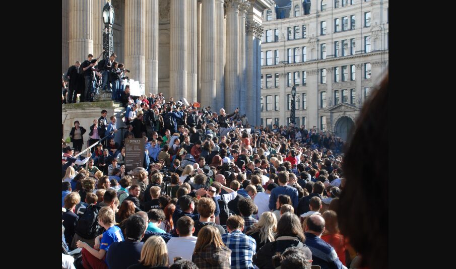 Julian Assange interviene alla protesta di Occupy London
