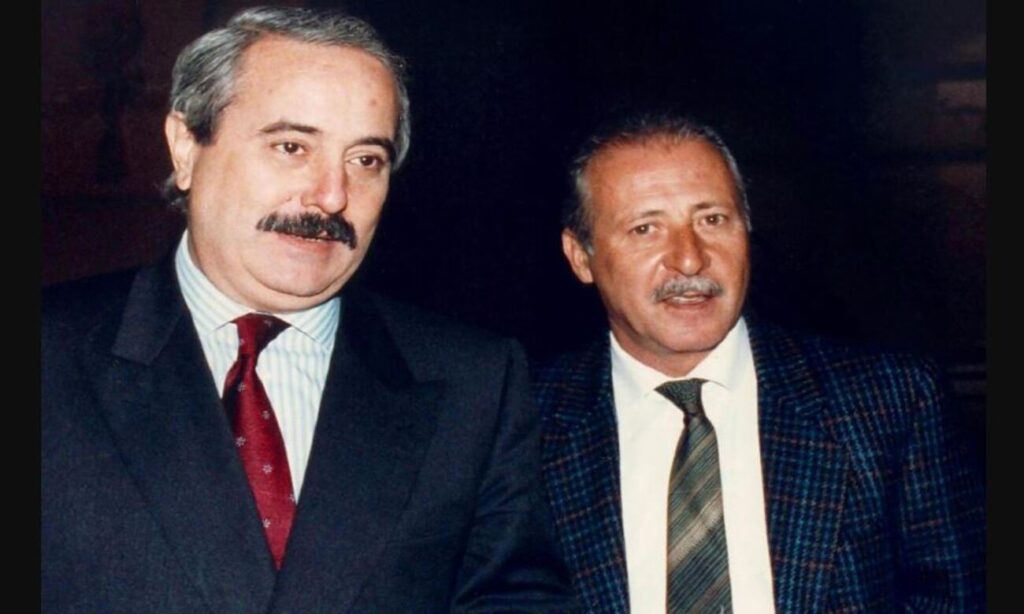 Giuseppe Falcone e Paolo Borsellino, nella loro foto insieme più famosa.