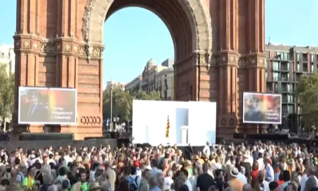 Carles Puigdemont, atteso dal pubblico