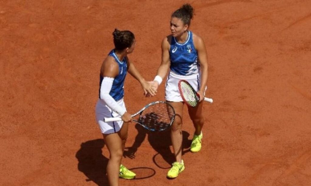 Errani e Paolini, in campo durante una storica partita per l'argento