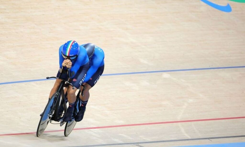 Paralimpiadi 2024: importante medaglia di bronzo nel ciclismo. Lorenzo Bernard, guidato da Davide Plebani.