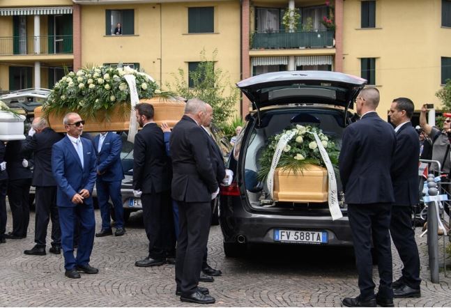 Paderno dugnano funerale, fiori bianchi