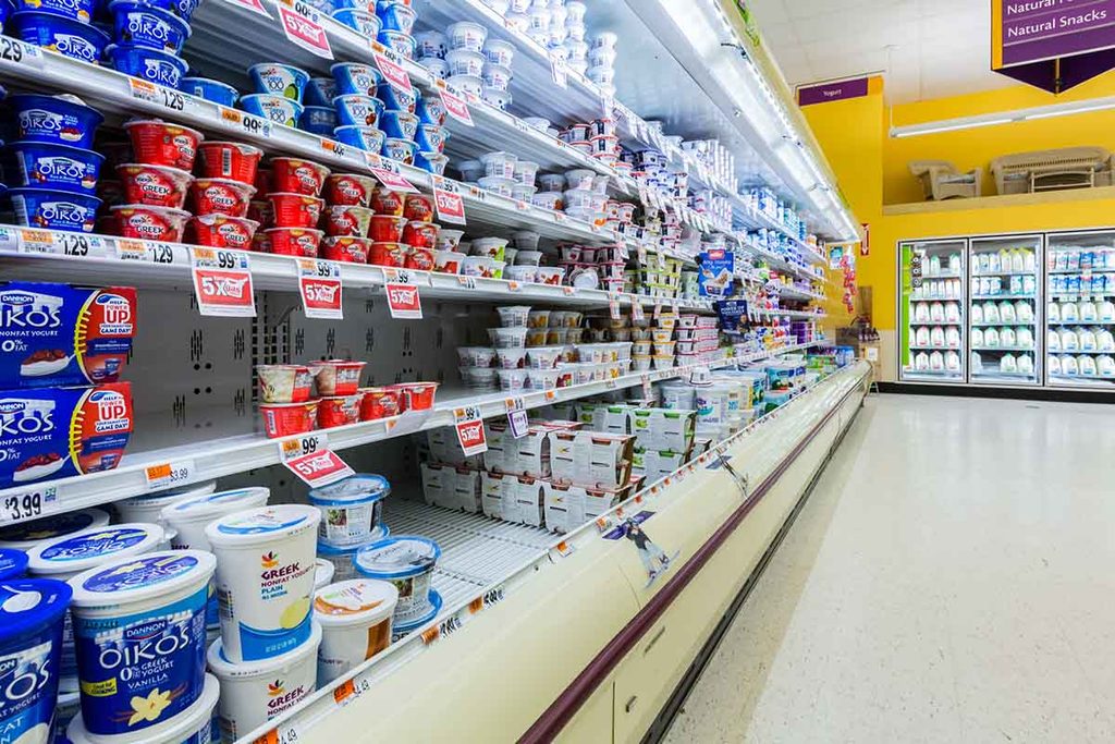 Il miglior yogurt per l'estate che cambia: salute, gusti e consigli degli esperti 2 I dietologi ricordano che il vero yogurt deve contenere essenzialmente due ingredienti: il latte e i fermenti lattici