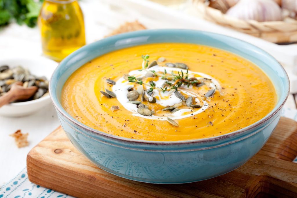 Semi di zucca: gustali, beneficia delle loro proprietà e 5 ricette top 3 Basterà aggiungerne due cucchiai di semi di zucca sopra una calda vellutata di zucca, carote o legumi per rendere speciale anche il piatto più semplice