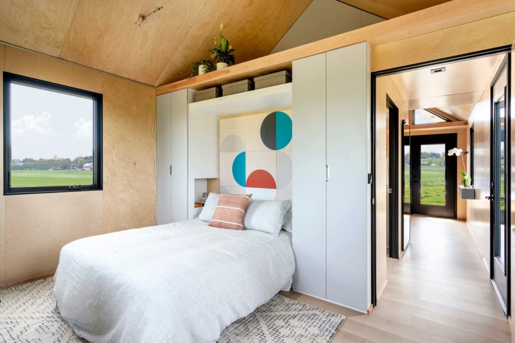 Come puoi comprare una casa modulare su Amazon a 13.000 euro e renderla abitabile? 3 Il prezzo di partenza per la singola casa modulare può; scendere anche sotto i diecimila euro e le opzioni di personalizzazione su finiture e isolamento termico sono enormi