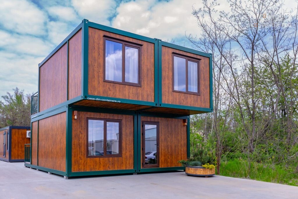 Come puoi comprare una casa modulare su Amazon a 13.000 euro e renderla abitabile? 2 Prima che il camion scarichi la casa modulare, è necessaria una base perfettamente livellata, preferibilmente una platea in cemento armato o pilastri di ancoraggio