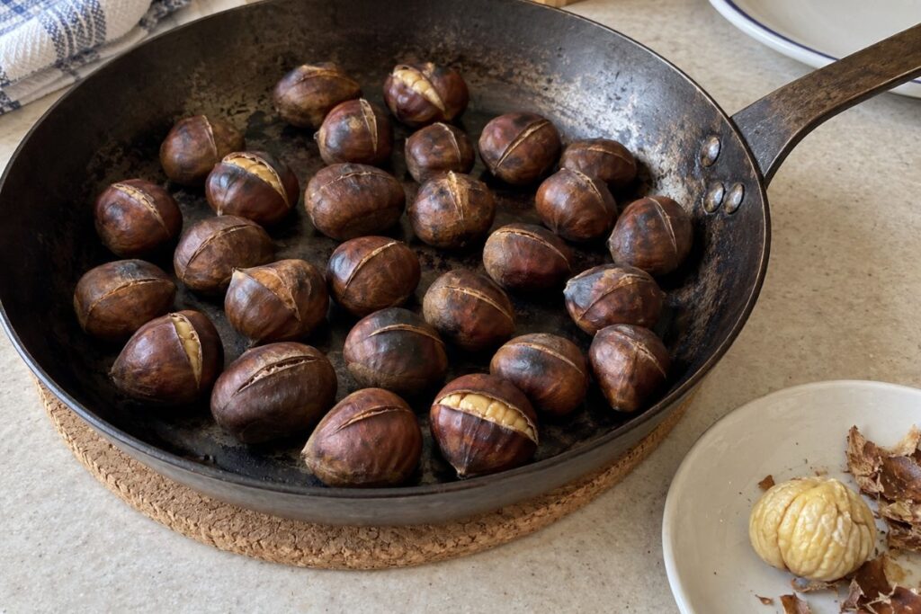 Le castagne si possono cuocere in cinque modi: quale scegliere se vuoi evitare il forno 1 cuocere le castagne