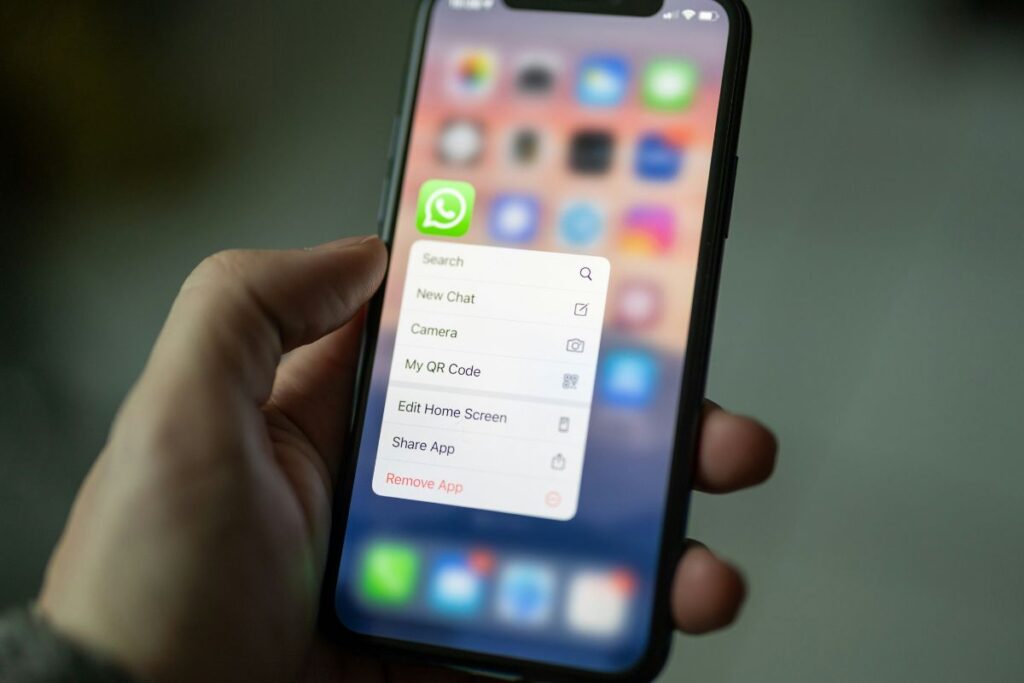 Un amico ti chiede un voto su WhatsApp? La "truffa della ballerina" che può farti perdere l'account 1 la truffa della ballerina