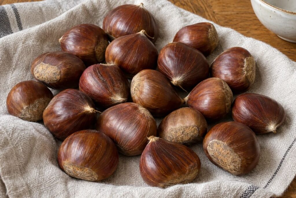Le castagne si possono cuocere in cinque modi: quale scegliere se vuoi evitare il forno 2 modi per cuocere le castagne