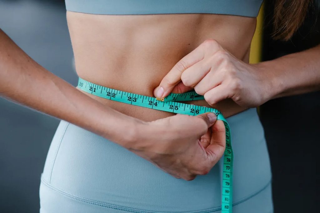 Semaglutide, elisir di giovinezza o illusione? La scienza ci racconta la verità 2 Senza attività fisica, la promessa di un corpo scolpito e giovanile, ottenuta senza fatica con l'utilizzo della semaglutide , si rivela così solo un'illusione
